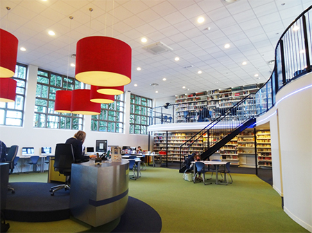 Biblioteca di una scuola olandese